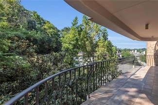 433 Ward Pkwy Unit 3S, Kansas City, MO 64112