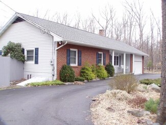 4136 Mill Creek Dr, Cresco, PA 18326