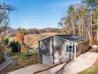 30 Shire Way Ln, Leicester, NC 28748