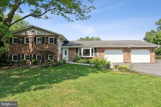 8704 Woodfield Ct, Gaithersburg, MD 20882