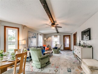 906 Grove St, Adel, IA 50003