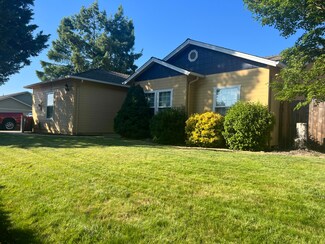 1762 N 10th St Unit 10916018, Central Point, OR 97502
