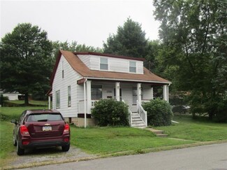 1705 21st Ave, Beaver Falls, PA 15010