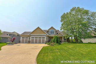 9145 Winterberry Dr, West Olive, MI 49460