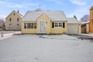 490 E Elm St, Sycamore, IL 60178