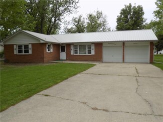 1329 N Cherry St, Cameron, MO 64429