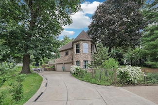 W9084 Lakeview Dr, Cambridge, WI 53523