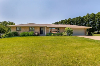 10504 Cedar Point Ct, Dubuque, IA 52003
