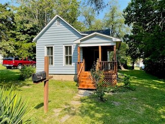 713 W 15th St, Trenton, MO 64683