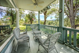 127 4th Ave, Gold Hill, OR 97525