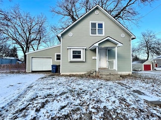 1103 Pleasant View Dr, Des Moines, IA 50315