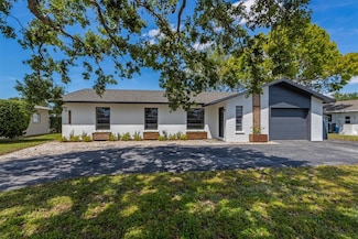 5704 2nd Avenue Dr NW, Bradenton, FL 34209