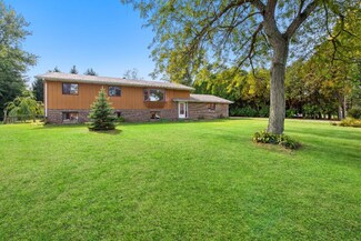 5802 W Skyline Dr, La Porte, IN 46350