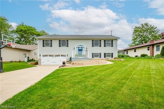2159 Field Circle Ave, Akron, OH 44312