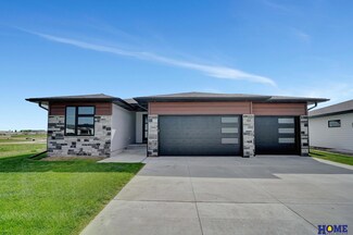 9414 Dalton Dr, Lincoln, NE 68516