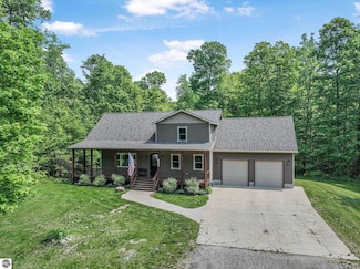 9725 Green Briar Rd, Lake Ann, MI 49650