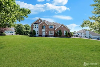 8 Dancer Ct, Monroe Township, NJ 08831
