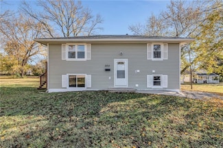 305 S Locust St, Cameron, MO 64429