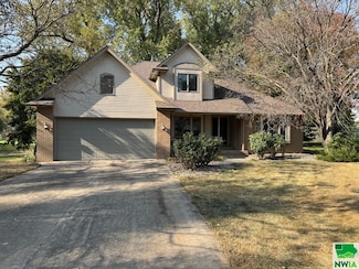 409 N Royal Troon Dr, Dakota Dunes, SD 57049