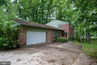 402 Old Courthouse Rd NE, Vienna, VA 22180