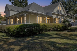 304 & 308 N Alley, Jefferson, TX 75657