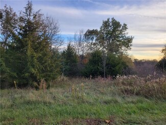 146 Holiday Dr, Linn Valley, KS 66040