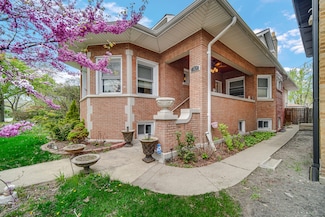 10 Le Moyne Pkwy, Oak Park, IL 60302