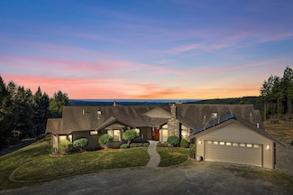 4545 Greenwood Heights Dr, Kneeland, CA 95549