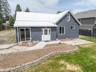 109 E 6th St, Deer Park, WA 99006