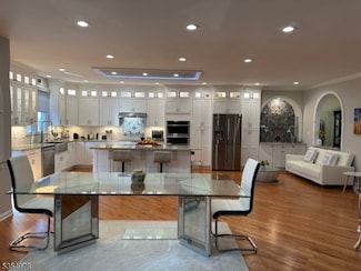 28 Benedict Crescent, Basking Ridge, NJ 07920