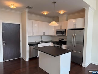2001 Hudson Terrace Unit 602, Fort Lee, NJ 07024