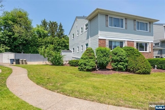 7 Craig Ct, Elmwood Park, NJ 07407