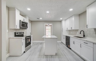 1007 San Jacinto St, Highlands, TX 77562