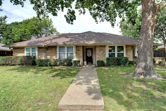 1903 Sussex Dr, Carrollton, TX 75007