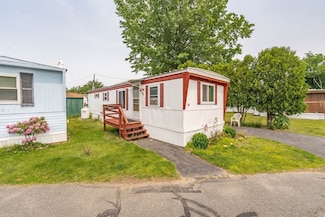 93 Grochmal Ave, Springfield, MA 01151