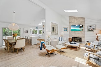 42 Oak St, Westhampton Beach, NY 11978