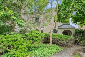 5401 Guarino Rd, Pittsburgh, PA 15217
