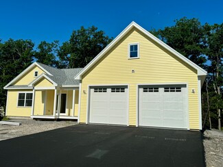 42 Forest Glen Ln, Topsham, ME 04086