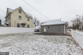 102 W Washington St, Riverside, NJ 08075