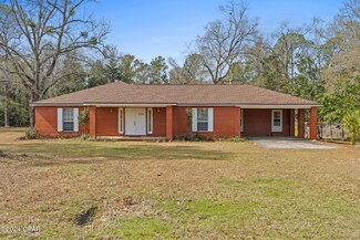 622 2nd St, Chipley, FL 32428