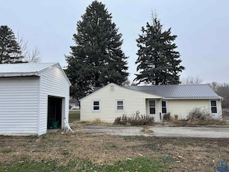 400 W 3rd St, Aurelia, IA 51005