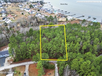 143 Bayside Dr, Sneads Ferry, NC 28460