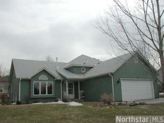 369 Jesse James Ln, Mahtomedi, MN 55115