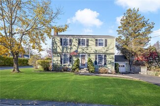 29 Willow Ave, Middletown, RI 02842