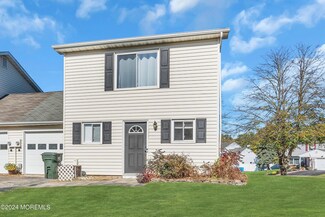 5 Tracey Ct, Howell, NJ 07731