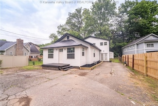 2023 Roxalana Rd, Dunbar, WV 25064