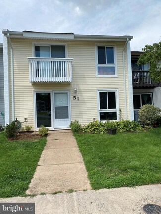 51 Monarch Dr, Sterling, VA 20164