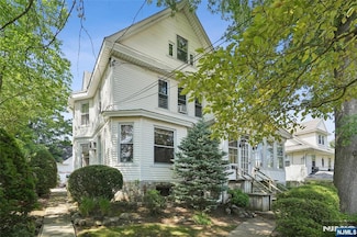 84 Oak St, Ridgewood, NJ 07450