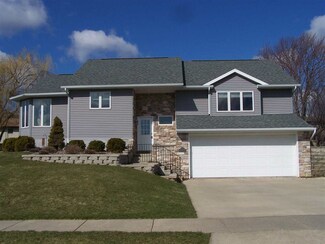 210 Jennifer Ln, Fall River, WI 53932