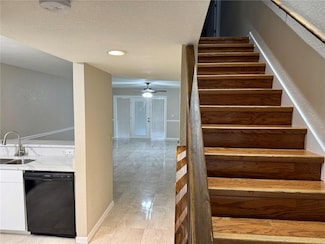 14922 Par Club Cir, Tampa, FL 33618